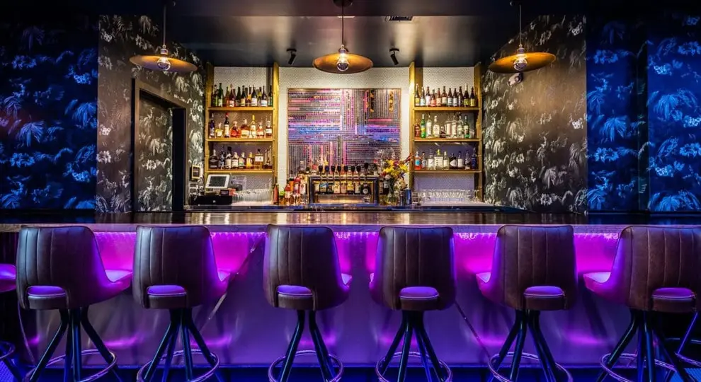 Hiking guides and website for tourists