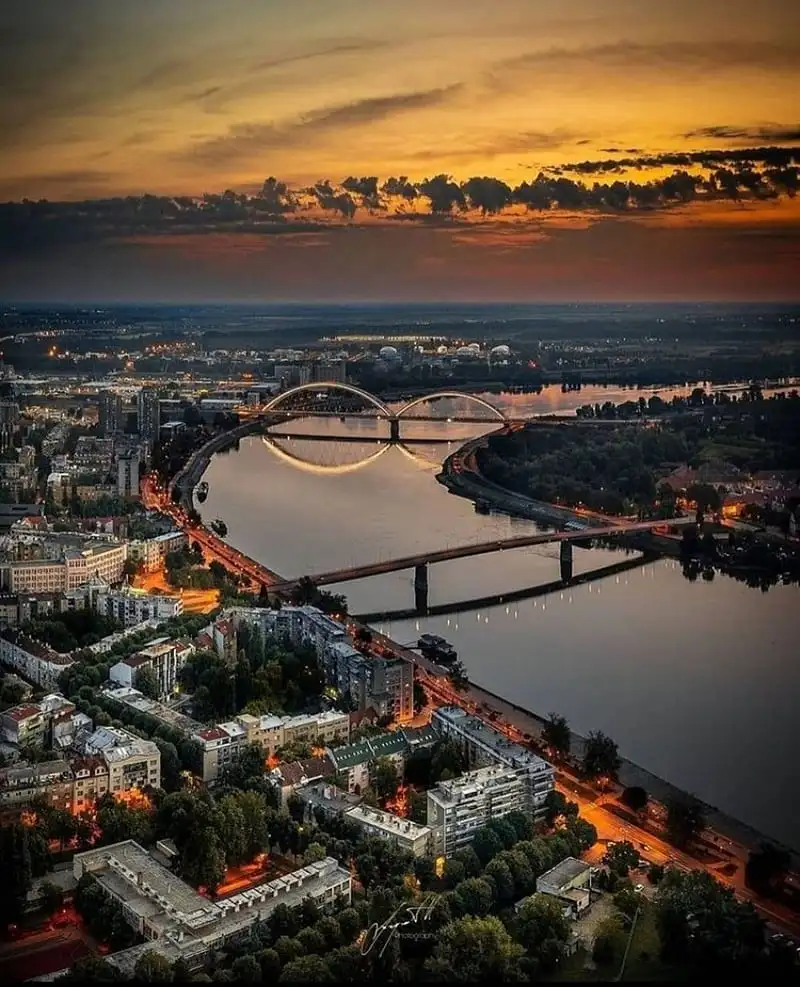 Hiking guides and website for tourists